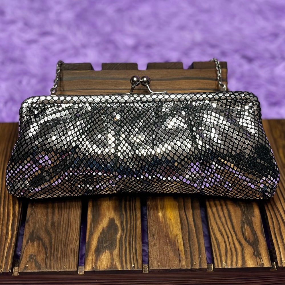 🛑SOLD🛑 VINTAGE WILSONS LEATHER Silver Clutch w/Chain - Picture 11 of 11